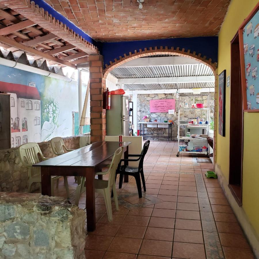 Mayflower Hotel & Hostal Puerto Escondido  Exterior photo