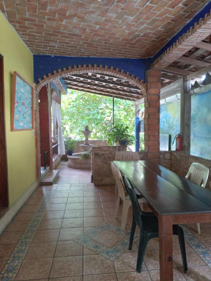 Mayflower Hotel & Hostal Puerto Escondido  Exterior photo