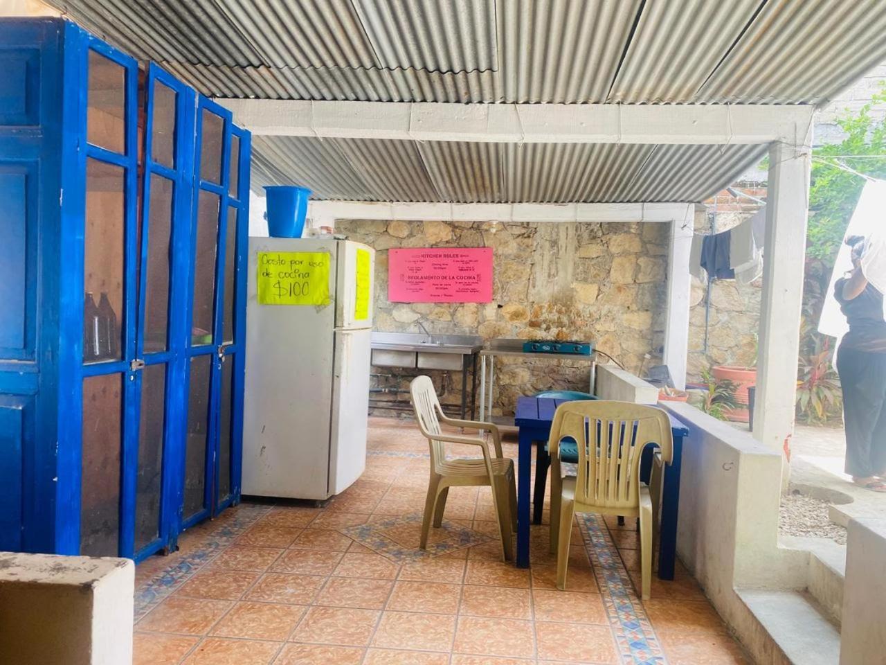 Mayflower Hotel & Hostal Puerto Escondido  Exterior photo