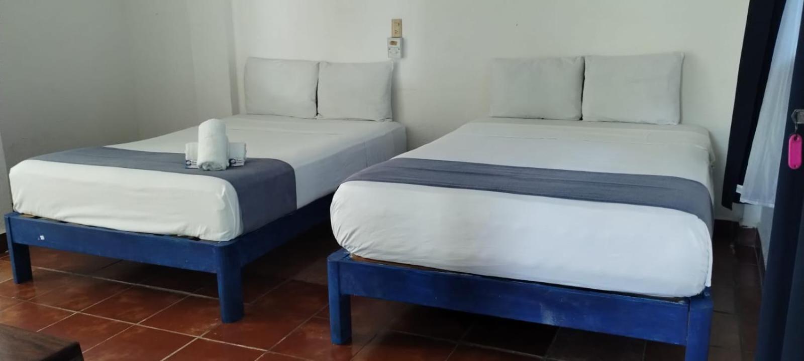 Mayflower Hotel & Hostal Puerto Escondido  Exterior photo